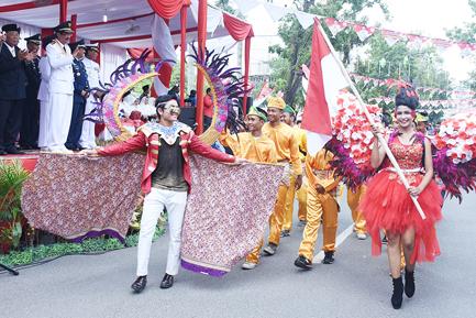 Pawai Pembangunan Semarakkan HUT Kemerdekaan RI Diikuti Barisan Wartawan