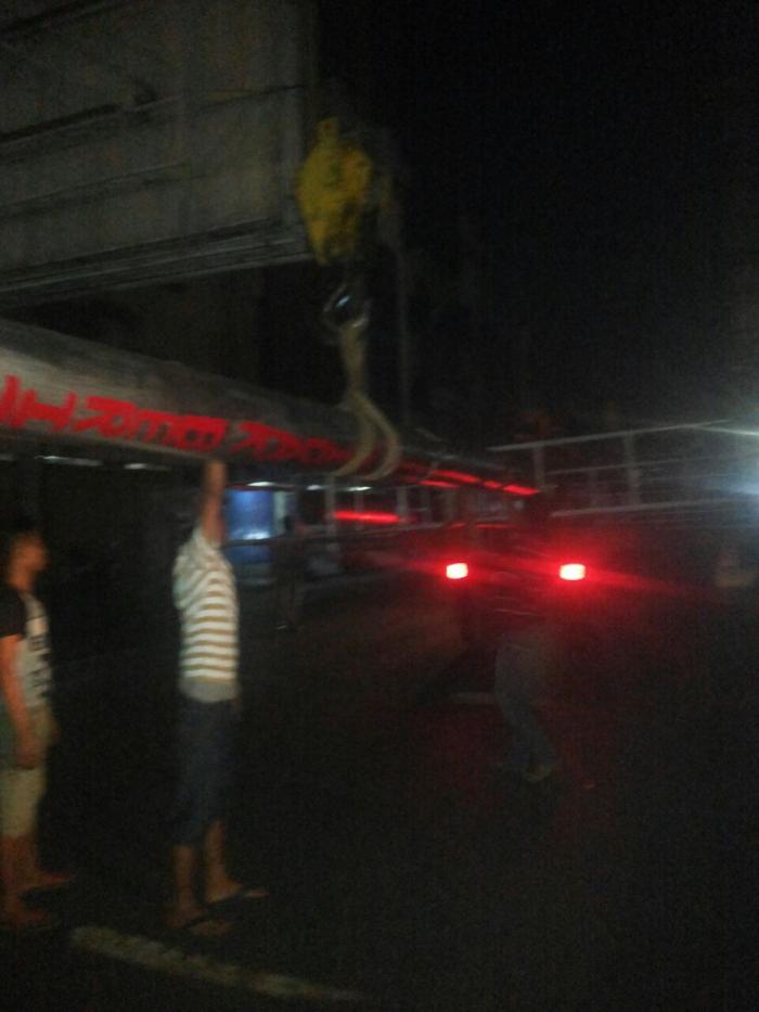 2 Unit Papan Reklame di Jalan Hayam Wuruk & Multatuli Dibongkar