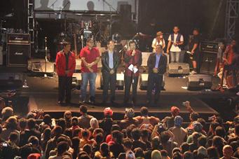 Majukan Pariwisata Danau Toba, Samosir Hadirkan Konser Musik Internasional