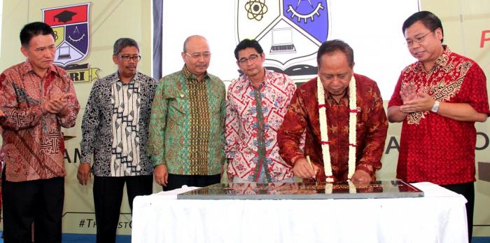 Menristekdikti Letakkan Batu Pertama Pembangunan Kampus V Unpri