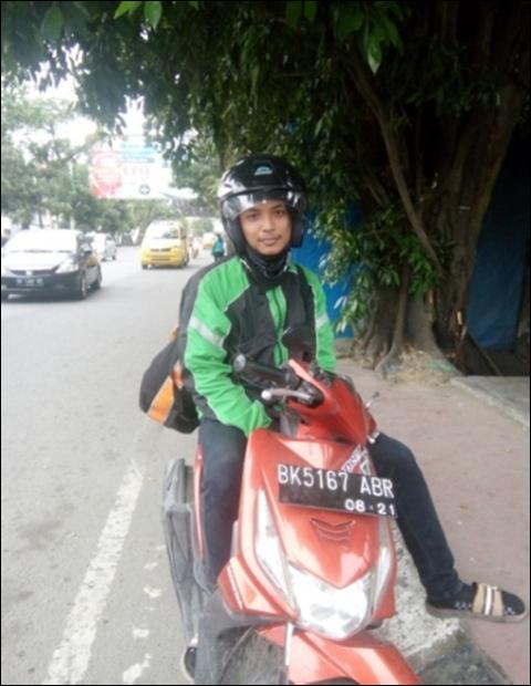 Kisah Suka Duka Dharma dan Suwandana, Driver Gojek dan Grabbike di Medan