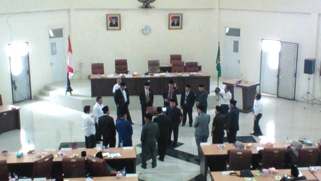 DPRD Tapsel Sahkan Ranperda Perubahan Hak Keuangan dan Administratif DPRD