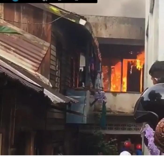 Lima Rumah Hangus Terbakar di Jalan Mangga Padangsidimpuan