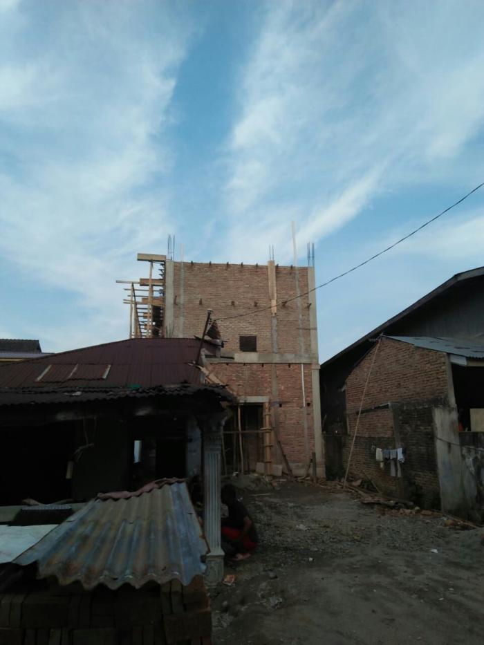 Bangunan Liar Tanpa IMB Samping Polsek Patumbak