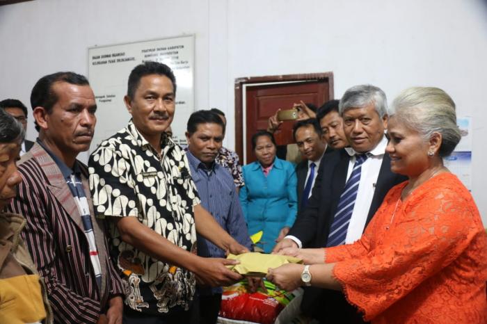 HKBP Berikan Bansos dan Menguatkan Korban Kebakaran Doloksanggul