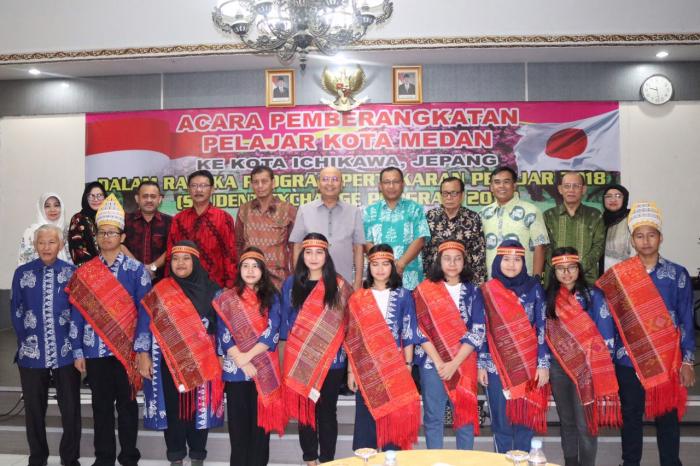 Wali Kota Lepas 9 Pelajar Ikuti Student Exchange Program