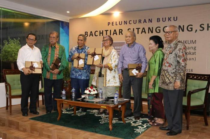 Advokat Bachtiar Sitanggang  Luncurkan Buku 100 Tulisan Pilihan