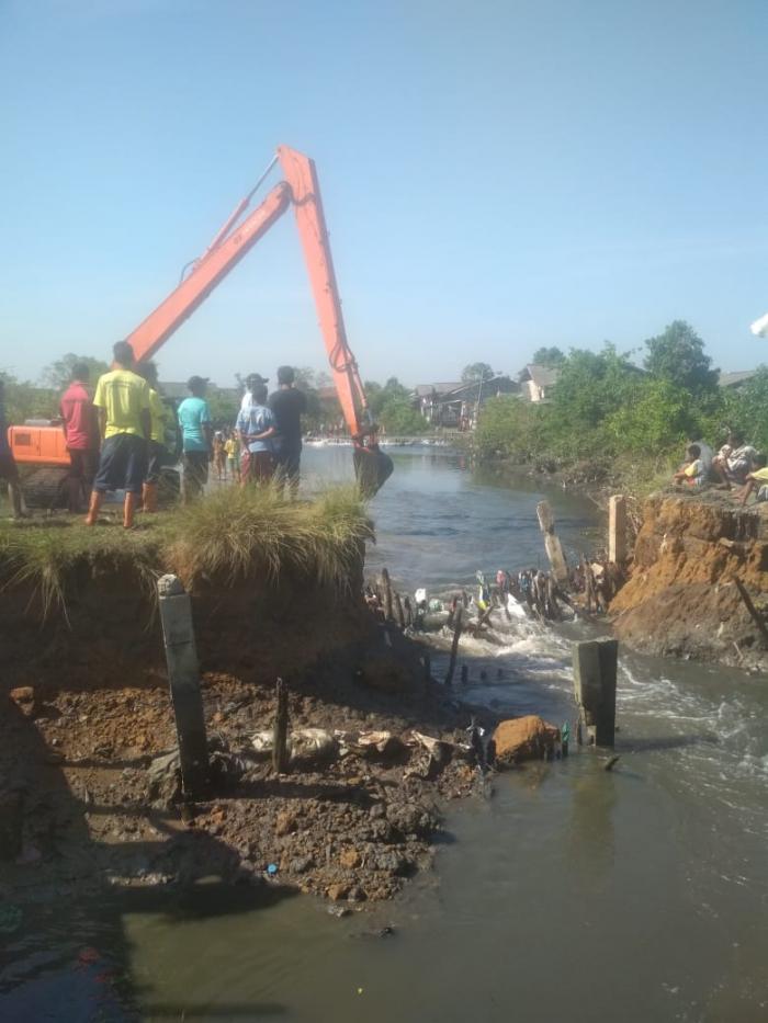 Perbaikan Tanggul Jebol di Medan Labuhan