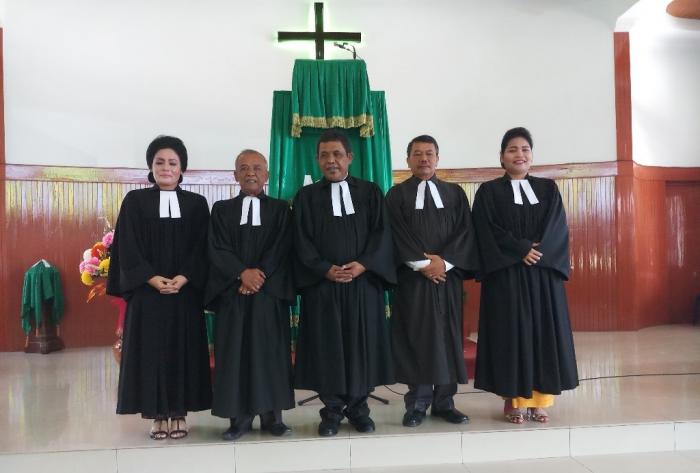 Praeses HKBP Distrik VI Dairi Lantik Pdt. Games Purba, S.Th dan Pdt Ir. Desima Sihotang, M.Div