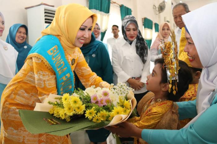 Hj Rita Maharani Lantik Ketua TP PKK Kecamatan dan Kukuhkan Bunda PAUD Se-Kota Medan