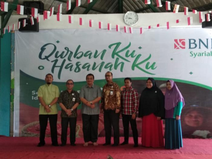 BNI Syariah Cabang Medan Bersama JES Serahkan Hewan Kurban di Sekolah Siti Hajar