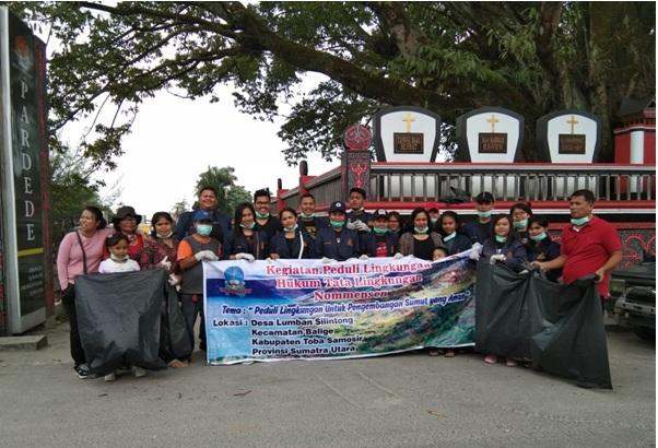 Mahasiswa/i FHUHN Medan Lakukan Aksi Tabur Benih Ikan dan Kebersihan di Danau Toba