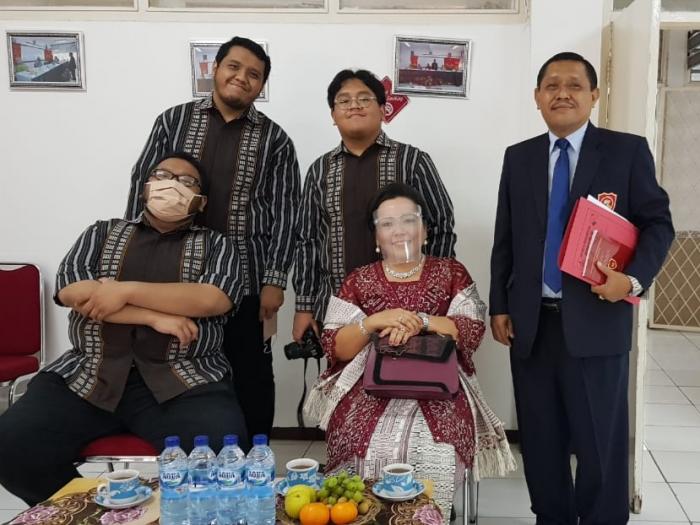 Parbuntian Sinaga Raih Gelar Doktor Ilmu Hukum