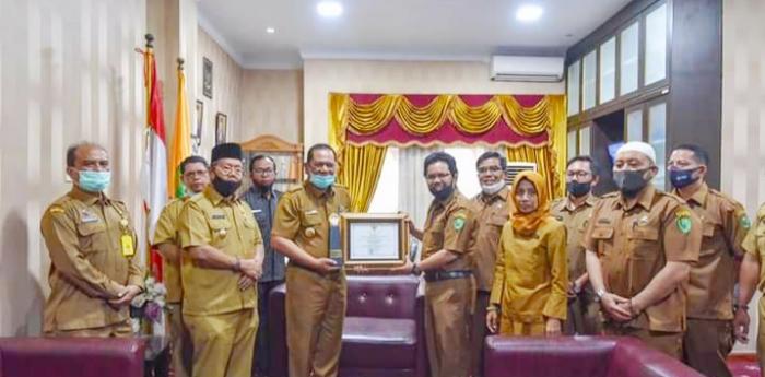 Pemko Padangsidimpuan Terima Penghargaan Predikat Terbaik Provinsi