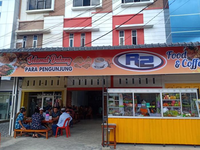 Camat Rantau Selatan Resmikan R2 Food and Coffee, Ini Menu Spesialnya