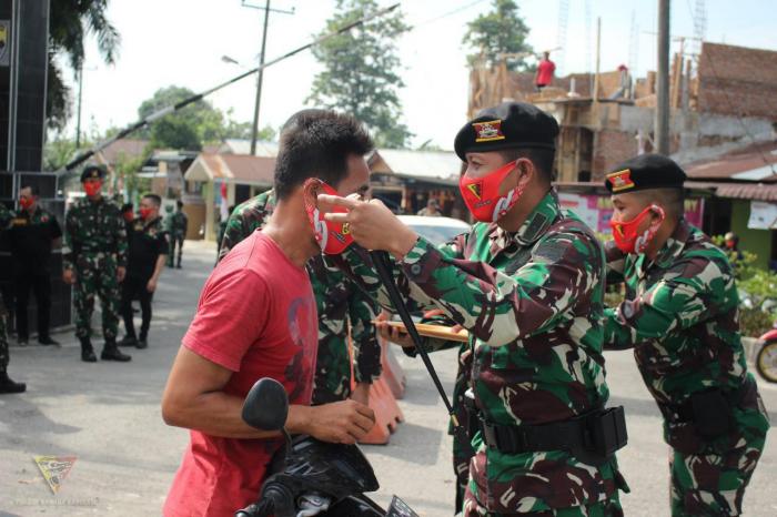 Sambut HUT ke 75 Republik Indonesia, Yonkav 6/NK Peduli Sesama Melawan Covid-19