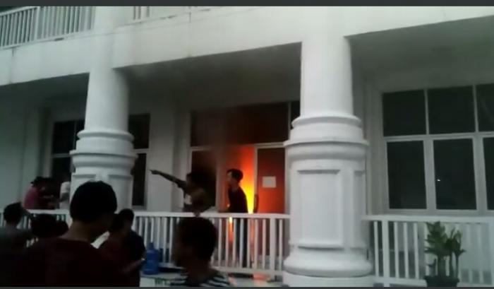 Kantor Bupati Labuhanbatu Terbakar
