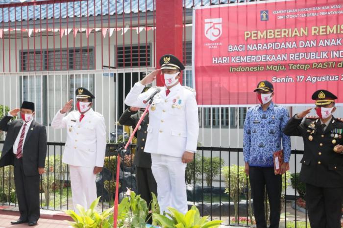 Bupati Taput Serahkan Remisi Kemerdekaan kepada 157 Warga Binaan Kemasyarakatan Rutan Tarutung