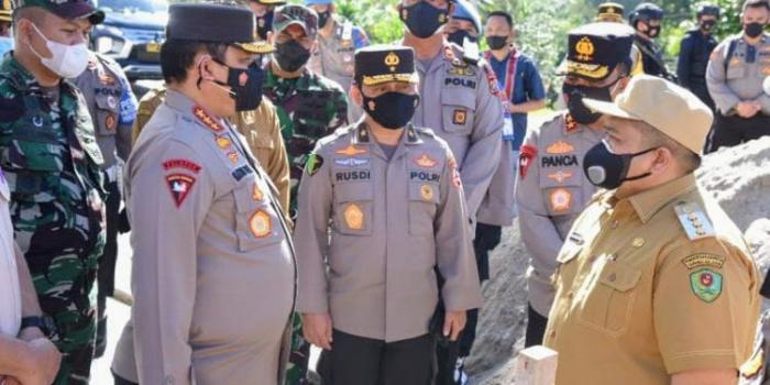 Bupati Tapsel Dampingi Wakapolri Kunjungi RS Bhayangkara Tingkat IV Di Batang Toru