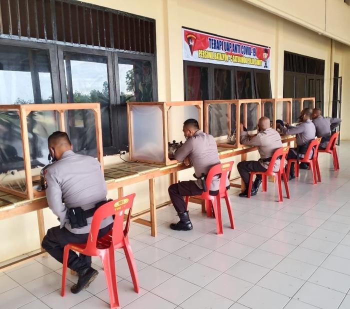 Terapi Uap Yang Menyehatkan Tubuh Cara Batalyon C Pelopor Satbrimob Poldasu Dalam Mencegah Covid-19