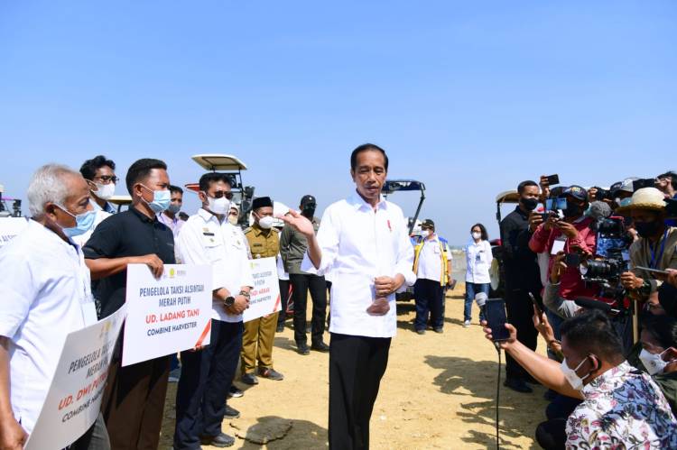 Presiden Jokowi Luncurkan Lumbung Pangan Berbasis Mangga dan Taksi Alsintan di Kabupaten Gresik