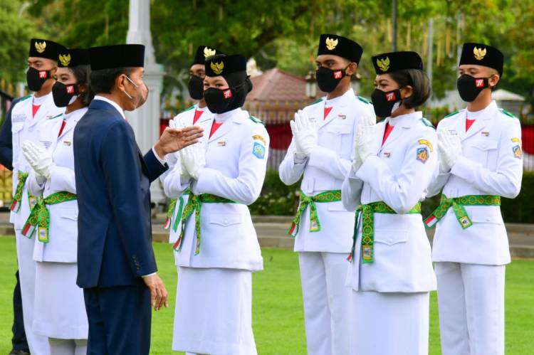 Presiden Joko Widodo Kukuhkan 68 Anggota Paskibraka 2022, Sihombing dan Batubara Wakili Sumut