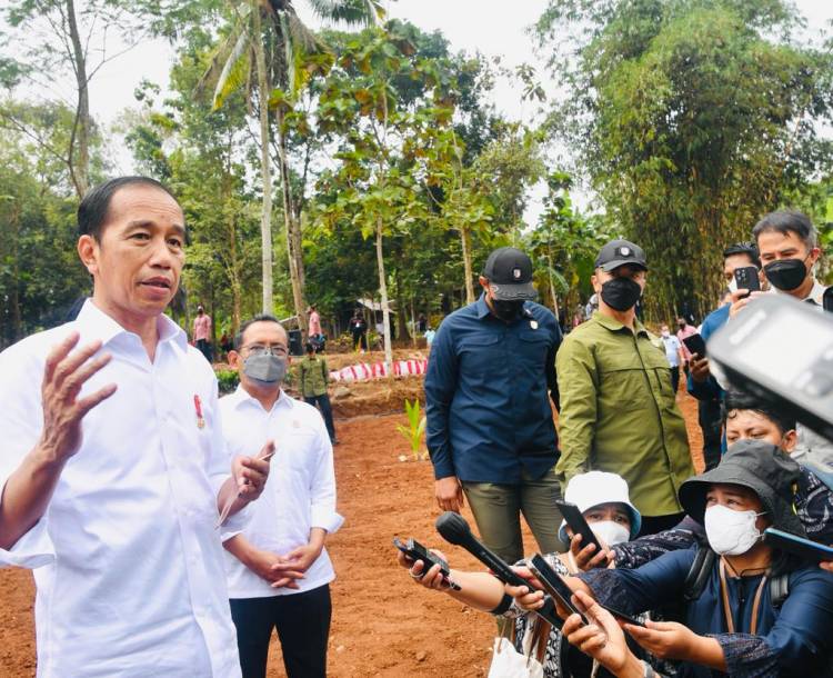 Presiden Soal Usulan TNI/Polri Tugas di Kementerian: Belum Mendesak