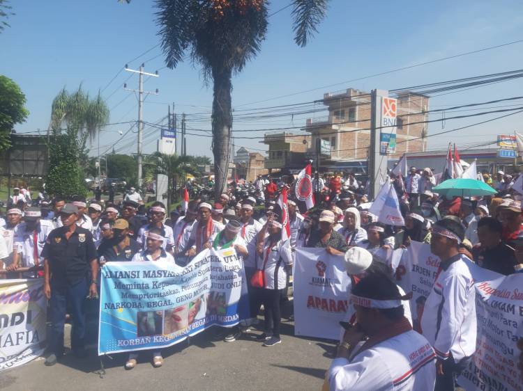 Aliansi Masyarakat Sumatera Utara Aksi Damai di Mapolrestabes Medan