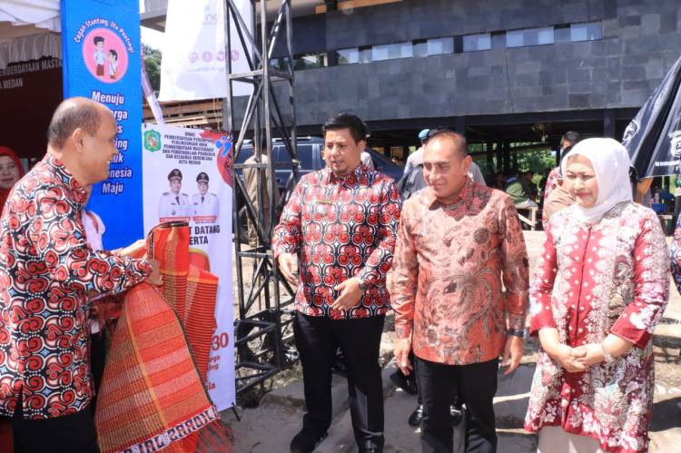 Bupati Samosir Dinobatkan Sebagai Duta Bapak Asuh Anak Stunting Tingkat Sumut