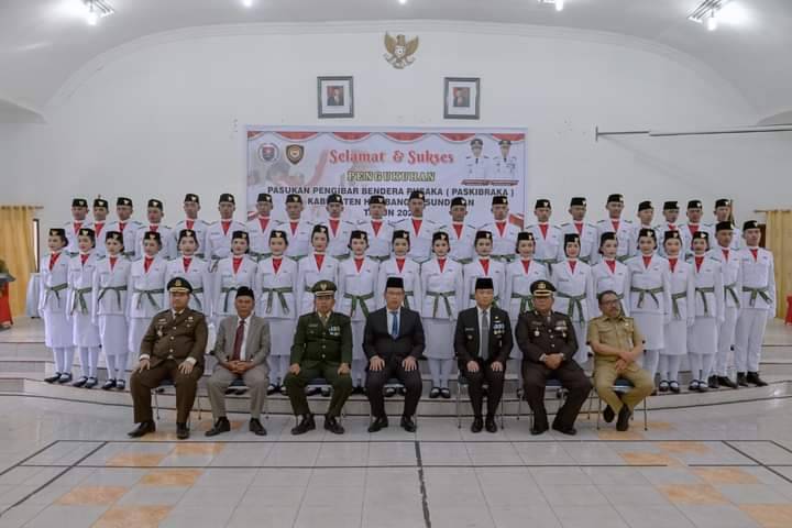 Bupati Kukuhkan Paskibraka Kabupaten Humbahas 2023