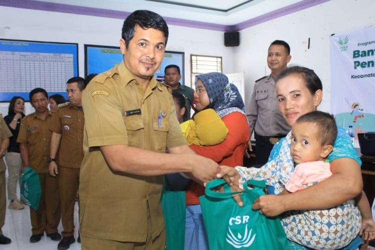 Peduli Stunting, PT HSJ Negeri Lama Salurkan Bantuan Pangan