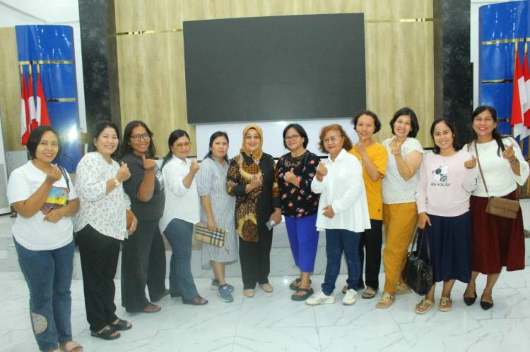 Plt. Bupati Labuhanbatu Lepas Kontingen Lomba Paduan Suara Pespawari Sumut