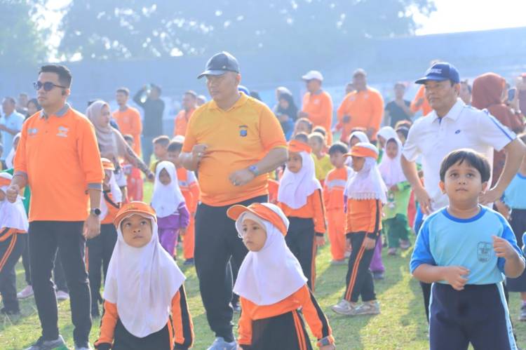 Kapolres Labuhanbatu Ikuti Senam Anak Indonesia Hebat Bersama 1.000 Anak PAUD dan Wamendikdasmen RI