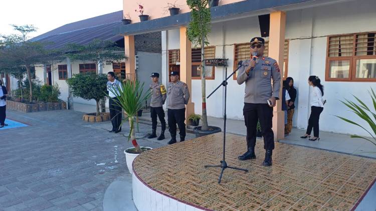 Goes To School, Kasat Binmas Polres Humbahas Binluh ke SMA Negeri 1 Lintongnihuta