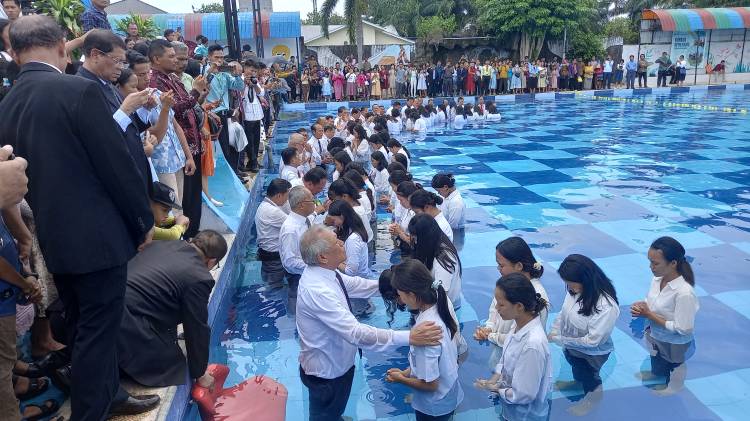 Gelar Baptis Selam Massal, Rev Dr MH Siburian : Boleh Banyak Jalan Menuju Yesus, Tapi Menuju Allah Hanya Ada Satu Jalan