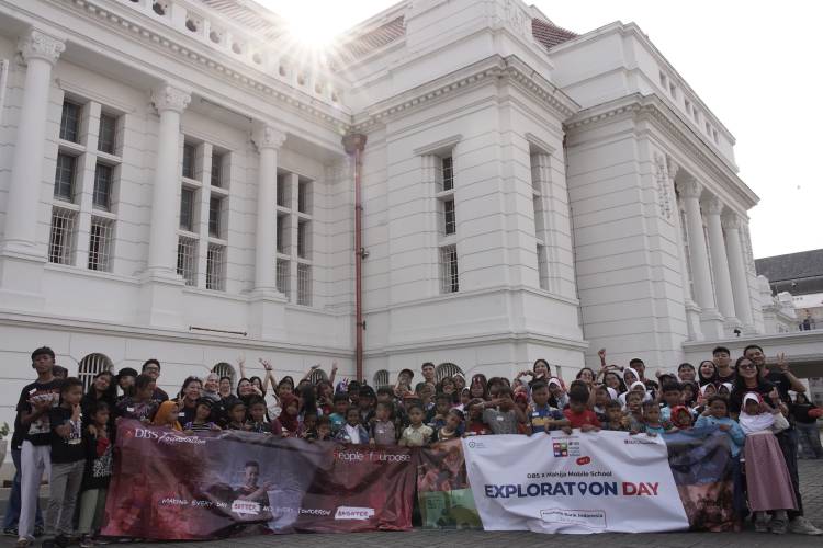 Bank DBS Indonesia Ajak Anak Pekerja Sampah Jelajahi Sejarah Kota Tua Jakarta