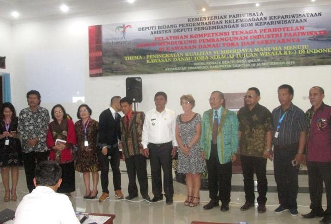   Dr Ronsen Pasaribu SH MM : Orang Batak Jangan Tergusur dari Tempat Leluhurnya