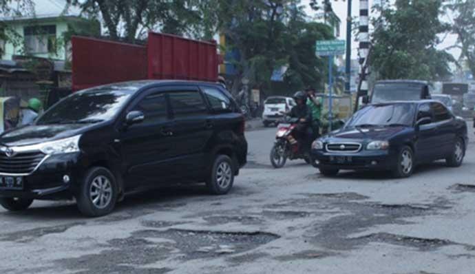 Masyarakat Frustrasi Melihat Kondisi Jalan di Medan