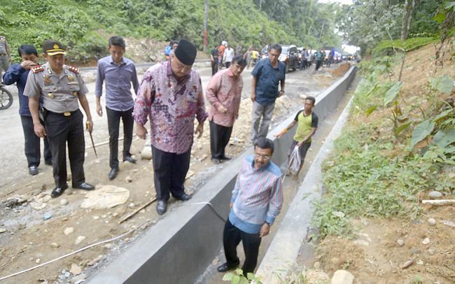 Kerusakan Jalan Bukit Lawang Tuntas Tahun Depan