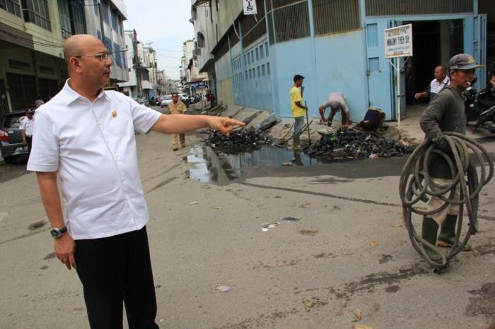 Warga Mengeluh, Eldin Baru Korek Parit