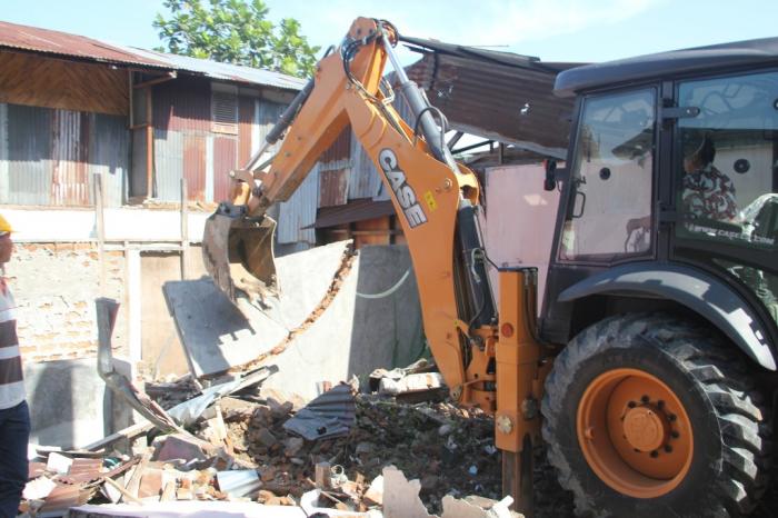 Bangunan di Atas Aliran Sungai Bedera Dirubuhkan