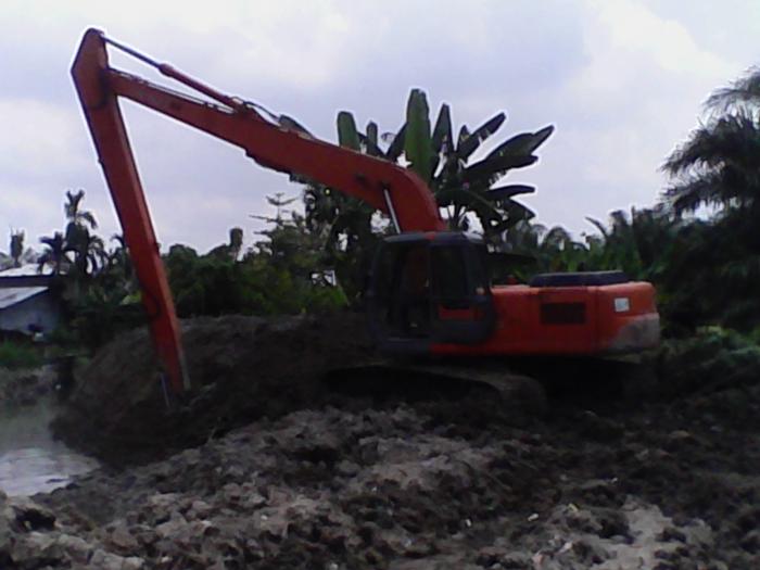 Pemko Medan Korek Parit Kebun Sepanjang 2,5 KM di Marelan