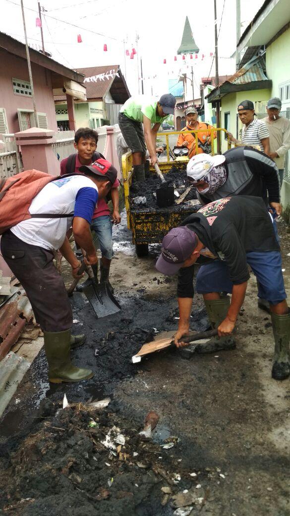 Atasi Genangan Air di Kelurahan Pahlawan P3SU Korek Parit
