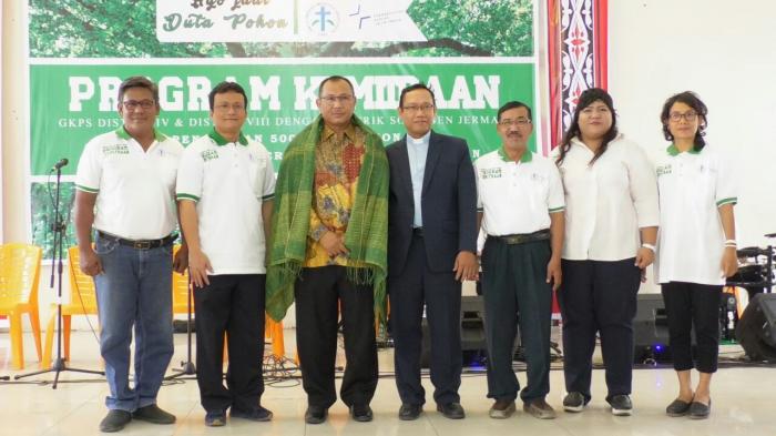 Tanam Pohon Bersama GKPS, Akhyar Nasution : Mari Wujudkan Medan Green City