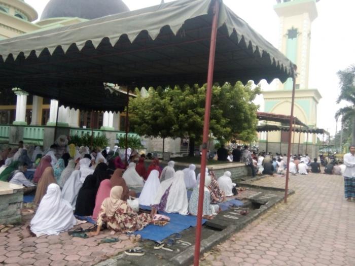 Pelaksanaan Shalat Idul Adha 1438 H di Masjid Raya Al-Husain Martubung
