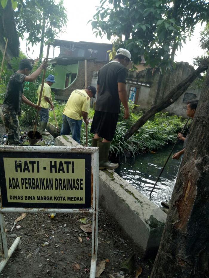 Dinas PU Normalisasi Gorong Gorong Jalan Bilal