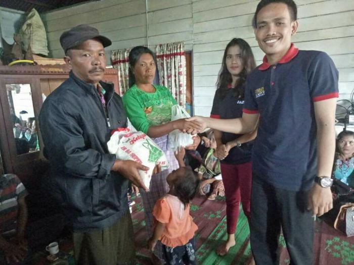 Naposo Parsadaan Situmorang Sipitu Ama Beri Tali Asih Kepada Korban Bus Sekolah di Parmonangan Simanindo