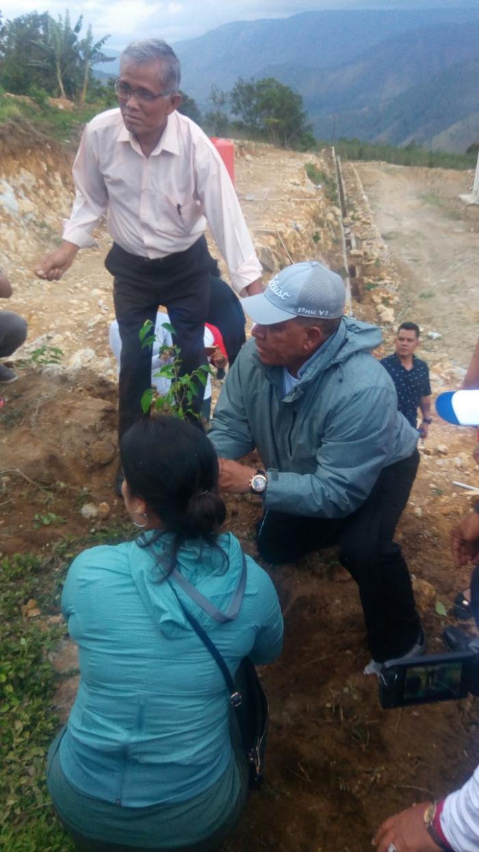 Kapoldasu Irjen Pol Paulus Waterpau Tanam Pohon Beringin di Geopoint Sigulatti Geopark Kaldera Toba