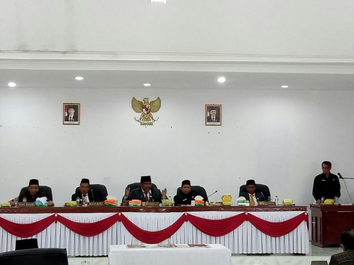 Voting Dua Kali, DPRD Humbahas Tolak Pertanggungjawaban Bupati Dosmar soal Pelaksanaan APBD 2016