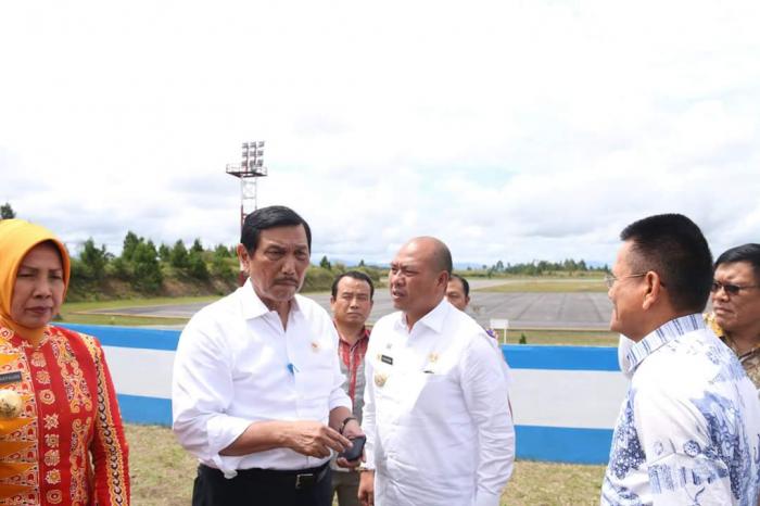 Uji Coba Dihadiri Luhut Panjaitan, Waktu Tempuh Penerbangan Internasional Singapore-Silangit Hanya 52 Menit